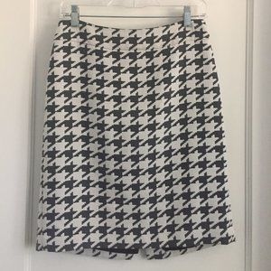 Houndstooth pencil skirt, fully lined